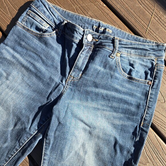 Maurices cropped split raw hem jeans, size 7/8.  VGUC - Picture 7 of 9